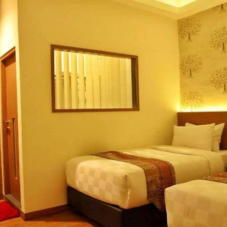 Deivan Hotel Padang  Extérieur photo